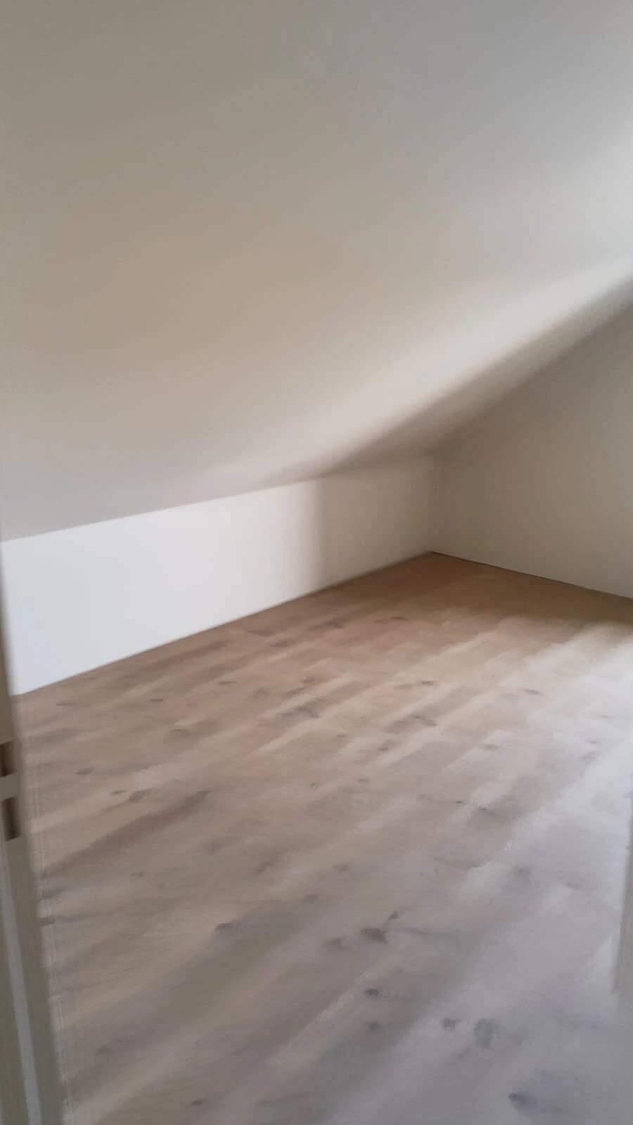 Pose de parquet et menuiserie intérieure par Kizuna Agencement